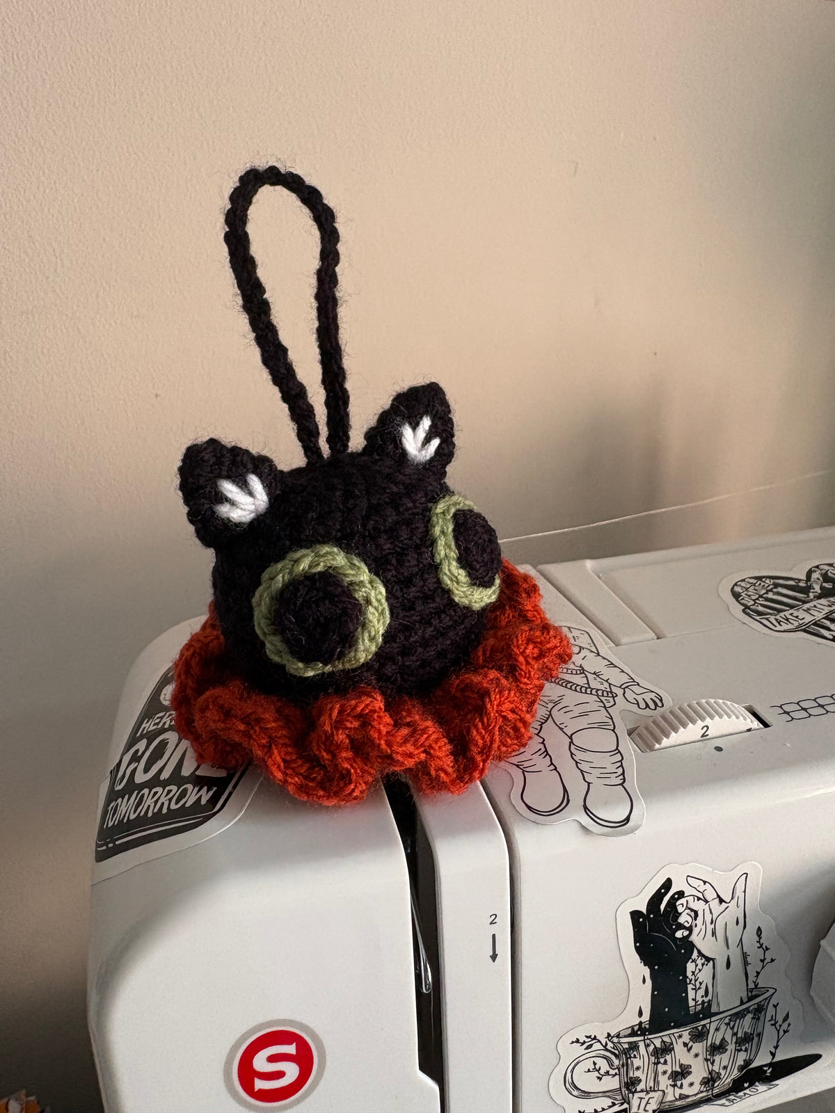 Vintage Halloween Cat Bag Charm Crochet Pattern - digital download PDF pattern